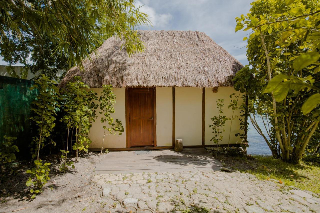Lagoon Front Hut: Daily Cleaning, Bikes & Kayaks! Bacalar